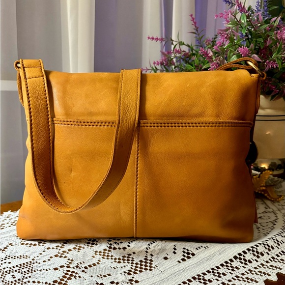 🔥Margot New York Mickey Double Zip Crossbody Camel Color PRICED TO SELL - Picture 2 of 10